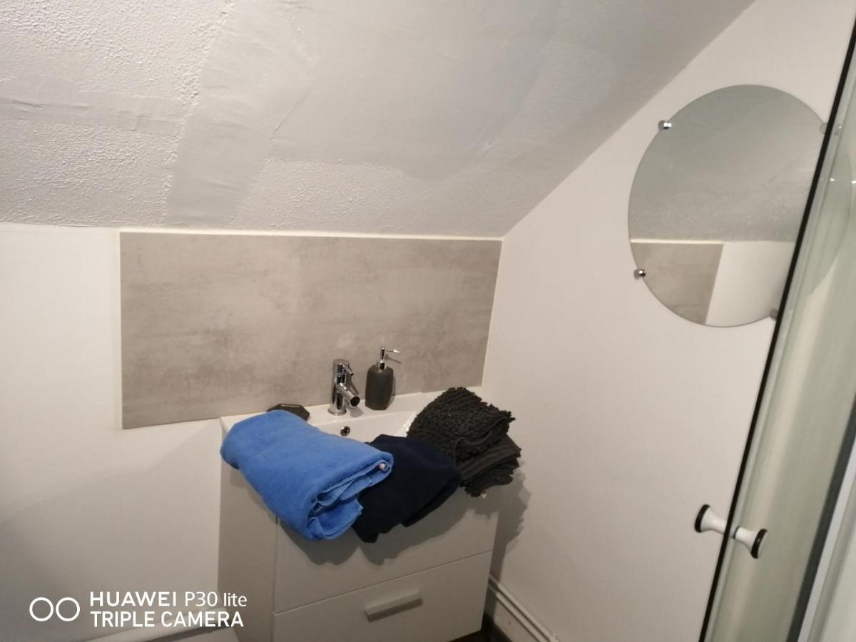 Studio haut tout équipé wifi arrivée autonome Le Creusot Esterno foto