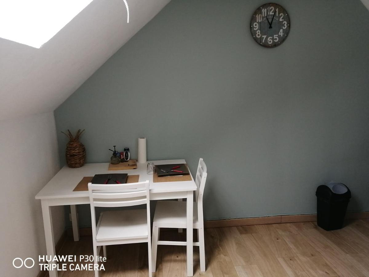 Studio haut tout équipé wifi arrivée autonome Le Creusot Esterno foto